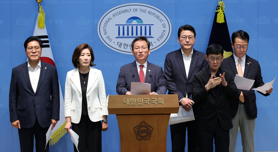 국민의힘 ‘이재명 죄 지우기 국정조사 특별위원회’ 22일 국회 소통관에서 이화영 전 경기도 평화부지사 1심 유죄 선고 관련 기자회견을 하고 있다.