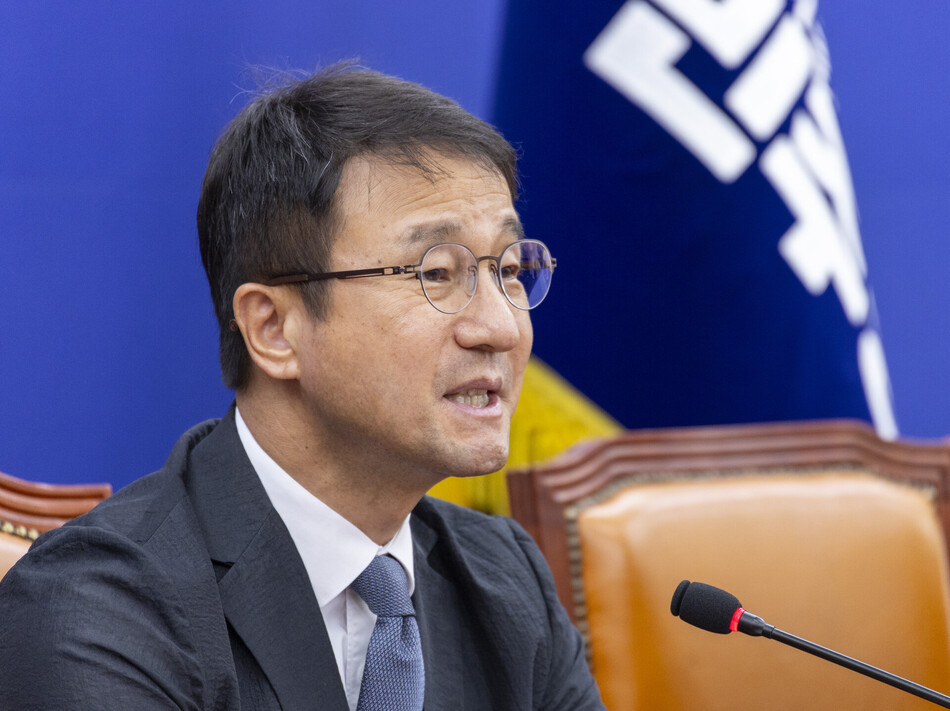 한병도 더불어민주당 원내대표가 23일 국회에서 열린 원내대책회의에서 발언하고 있다. 연합뉴스