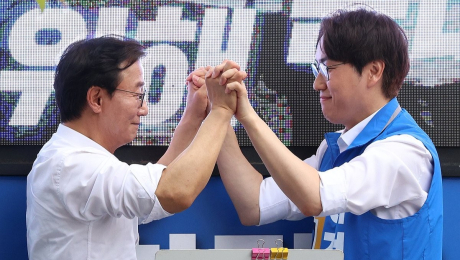 전재수,하정우에 러브콜… 부산시 경제부시장 제안