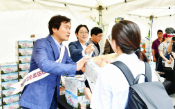 국회 물들인 ‘경산 신비복숭아’ 향기…특별홍보전 완판