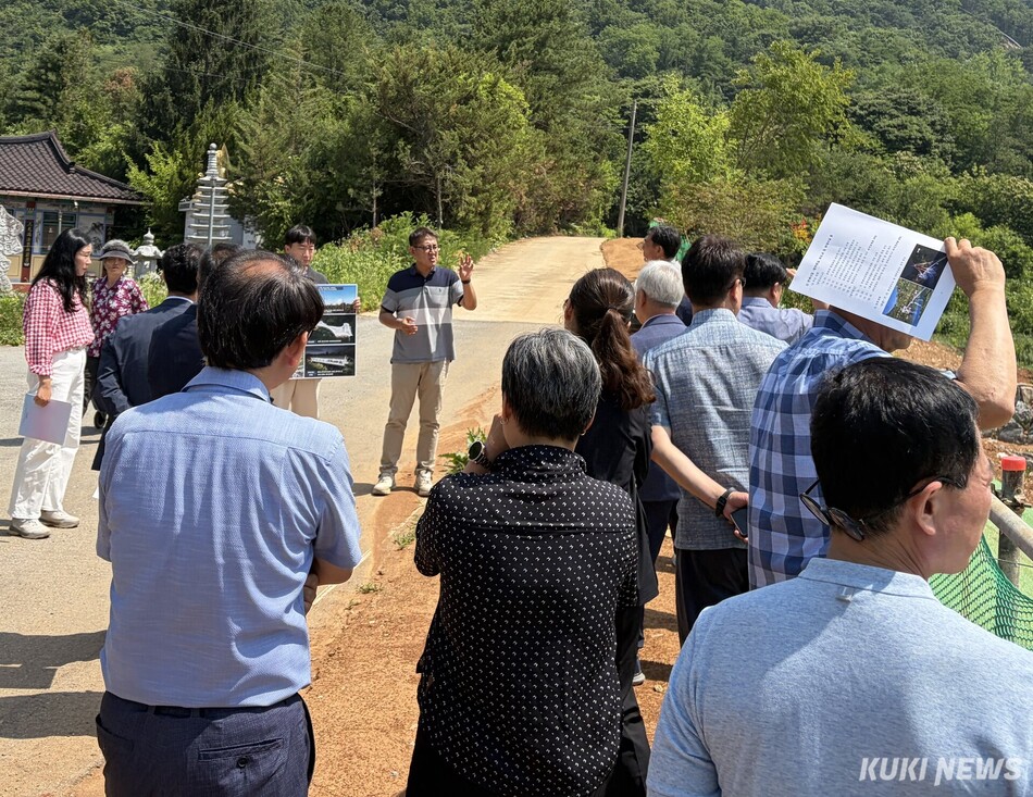 봉래산 명소화 사업 관련 ‘동강 보도교 설치공사’ 현장. 영월군수직 인수위원회
