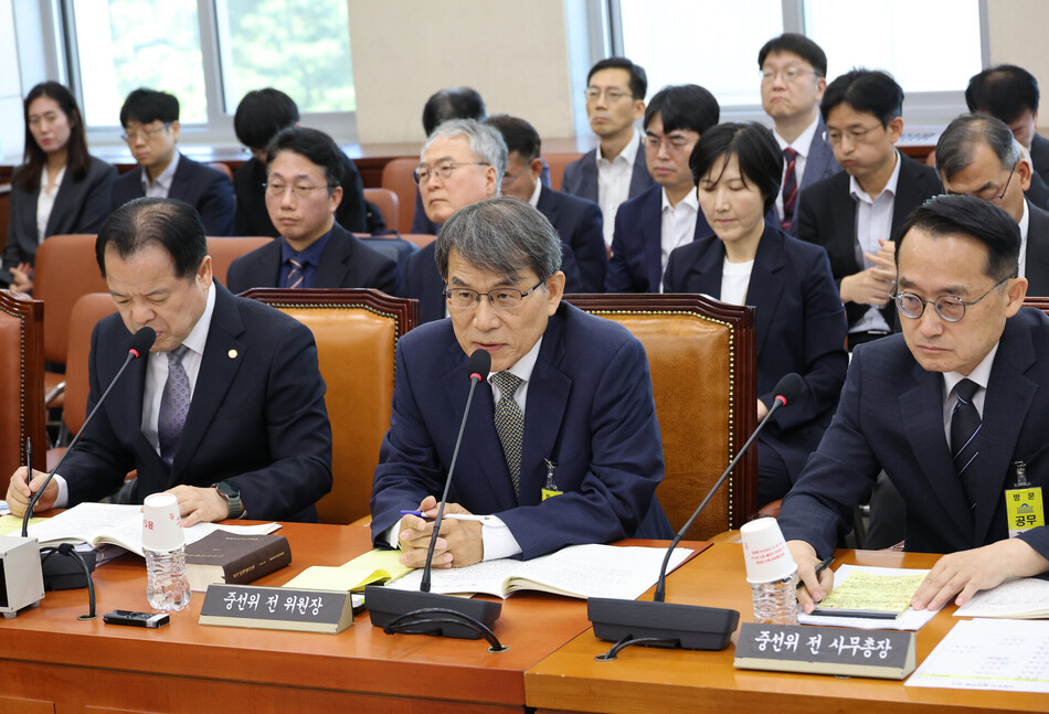 노태악 전 중앙선거관리위원장이 23일 국회에서 열린 ‘제9회 지방선거 국민참정권 침해 진상규명 및 선거관리개혁을 위한 국정조사 특별위원회’ 전체회의에 참석해 발언하고 있다. 연합뉴스
