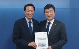 ‘횡성 500만 관광 시대’…우상호 만난 장신상 “도립 파크골프장 건의”