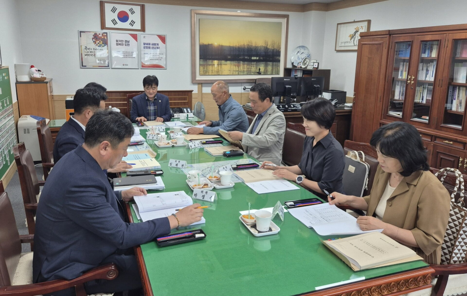 2026년 상반기 적극행정 우수사례 선정을 위한 적극행정위원회 진행 모습.
