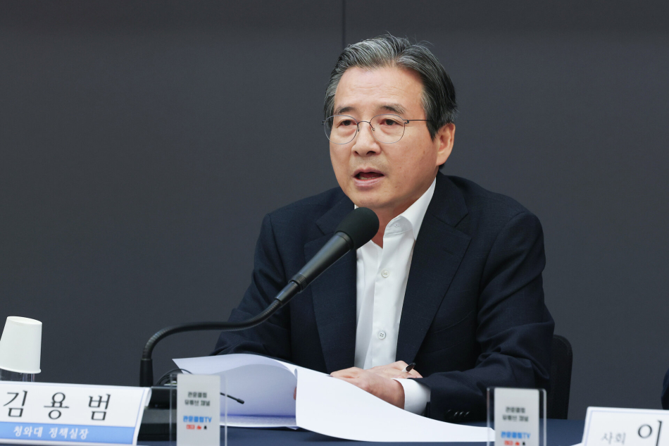 김용범 대통령비서실 정책실장이 24일 서울 중구 프레스센터에서 열린 관훈토론회에서 모두발언을 하고 있다. 연합뉴스