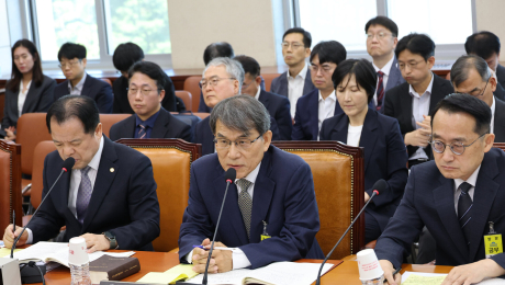 선관위 국조 첫날 ‘태도 논란’…집단 불출석·거짓 해명 도마
