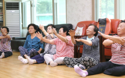 인제군 경로당은 변신 중…어르신들 즐거움에 ‘흠뻑~‘