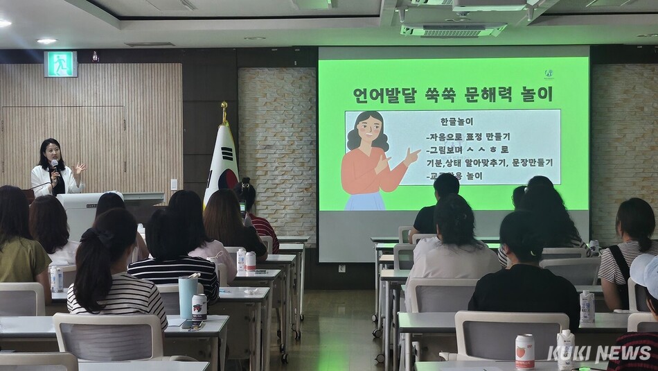 아산교육지원청은 지난 23일 관내 유치원 보호자를 대상으로 ‘유아기 그림책 문해력 키우기’ 연수를 실시했다. 아산교육지원청