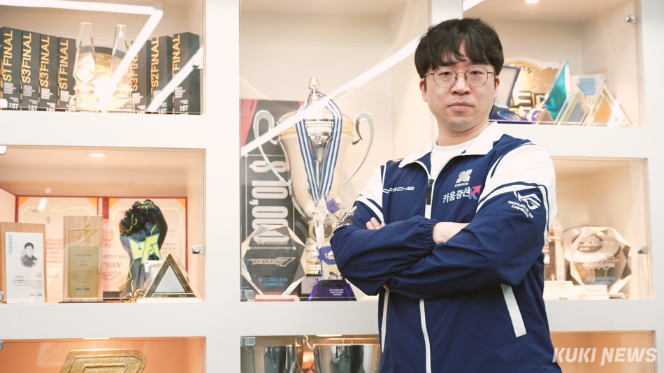 ‘무릎’ 배재민이 22일 서울 마포구 키움 DRX 사옥에서 쿠키뉴스와 인터뷰하고 있다. 쿠키뉴스 쿡깸