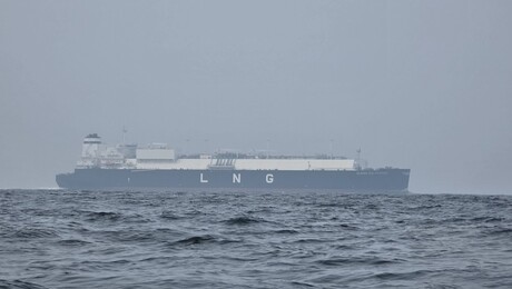 40년 만에 바뀐 한일 조선 판도…日 LNG선 SOS에 韓의 셈법은