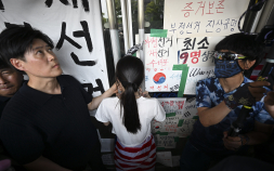 개표소 진입 막은 ‘올다르크’ 30대 여성 신원 확인…경찰, 출석 요구