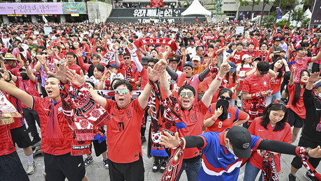 ‘32강 분수령’ 남아공전…광화문·명동·여의도 등 서울 곳곳 ‘붉은 물결’