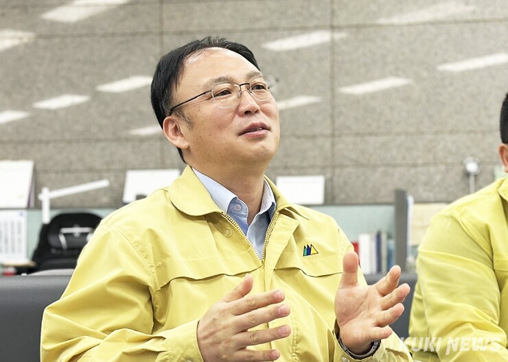 25일 정부대전청사 기자실에서 소나무재선충병 방제 결과를 설명하는 이용권 산림청 산림재난통제관. 사진=이재형 기자