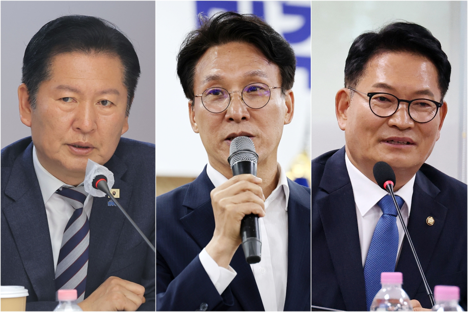 정청래(왼쪽부터) 전 더불어민주당 대표, 김민석 국무총리, 송영길 전 더불어민주당 대표. 연합뉴스