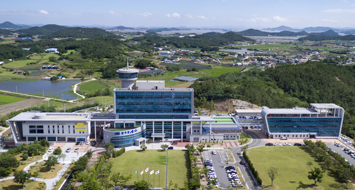 민선 9기 출범을 앞둔 전남 신안군이 1420억 원 규모의 재정 부족에 직면한 것으로 나타나면서 민생회복지원금 등 주요 공약사업 추진에 차질이 불가피할 전망이다. /신안군