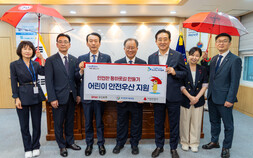 장마철 등하교길 안전지킴이 ‘노란우산’…부산 초등 1년에 전원 지급