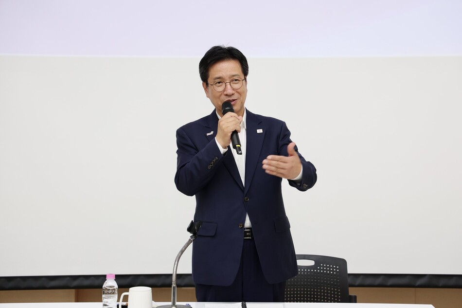 정영두 당선인이 25일 열린 김해시민과의 대화에서 발언을 하고 있다. 김해시장직 인수위원회 제공