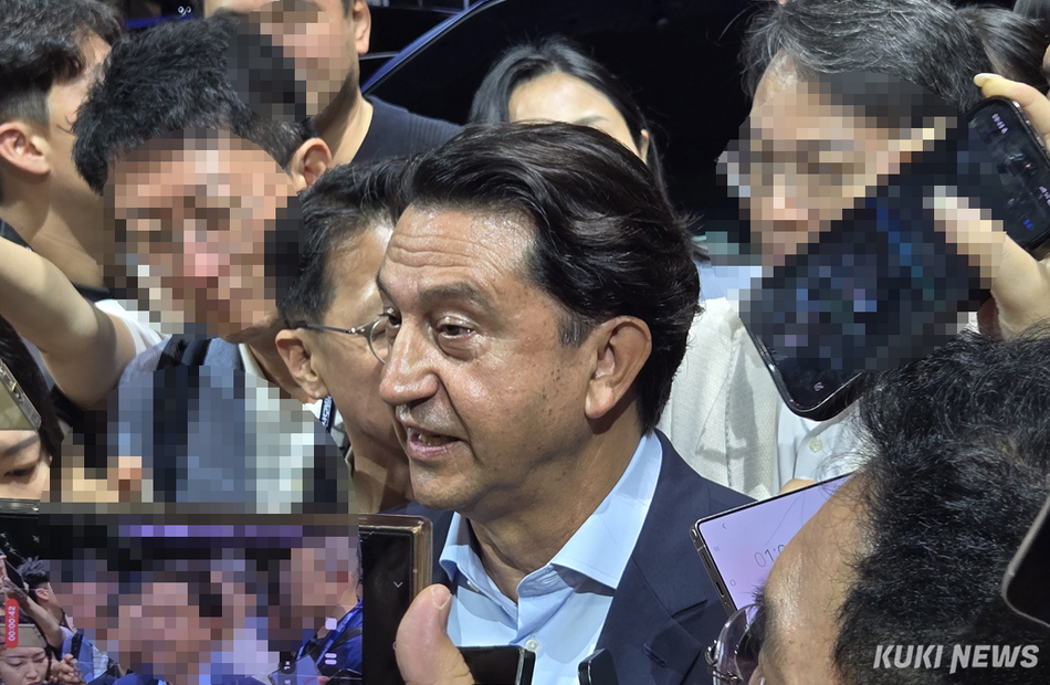 2026 부산모빌리티쇼에 참석한 호세 무뇨스 현대자동차 대표이사 사장이 기자들의 질문에 답하고 있다. 김수지 기자