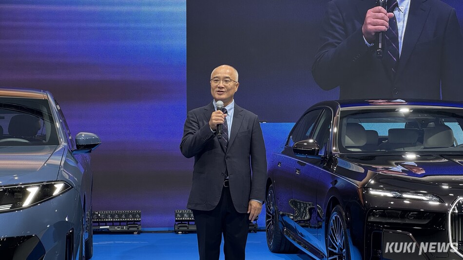 한상윤 BMW 그룹 코리아 대표이사가 2026 부산모빌리티쇼에 참가해 발언하고 있다. 김수지 기자