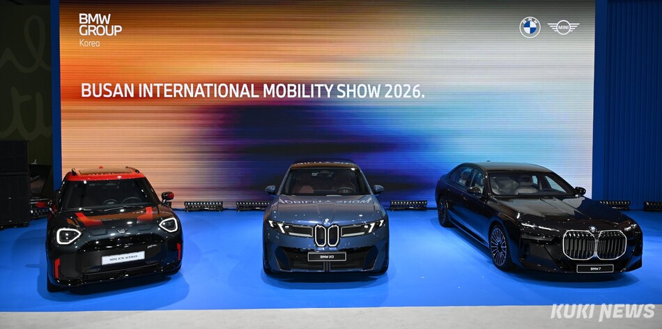 26일 ‘2026 부산모빌리티쇼’에서 공개된 BMW의 플래그십 세단 한정판 모델 ‘BMW 7시리즈 네로 루쏘 에디션’.