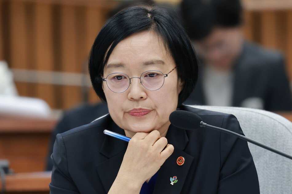 한성숙 국무총리 후보자가 26일 서울 여의도 국회에서 열린 인사청문회에서 의원들의 질의를 듣고 있다. 연합뉴스