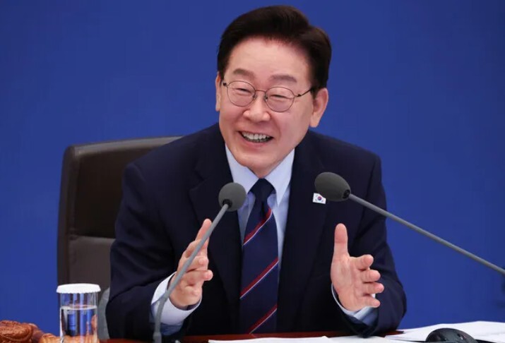 이재명 대통령이 12일 청와대에서 열린 제21회 국무회의에서 발언을 하고 있다. 청와대사진기자단