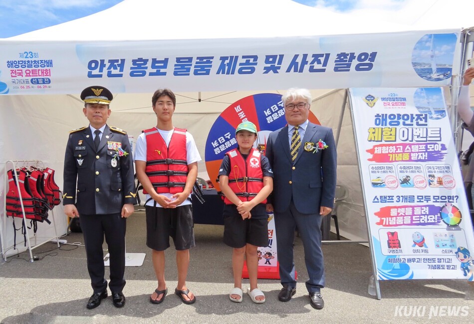 해양경찰청과 대한요트협회 주최로 국가대표 선발전을 겸한 ‘제23회 해양경찰청장배 전국요트대회’가 25일부터 29일까지 5일간 동해안 해양관광의 중심도시 강원 강릉시 사천진항 일원에서 전국 17개 시·도 대표선수 200여명과 요트 170여척이 참가한 가운데 개최된다. 부대 행사 모습. 전인수 기자