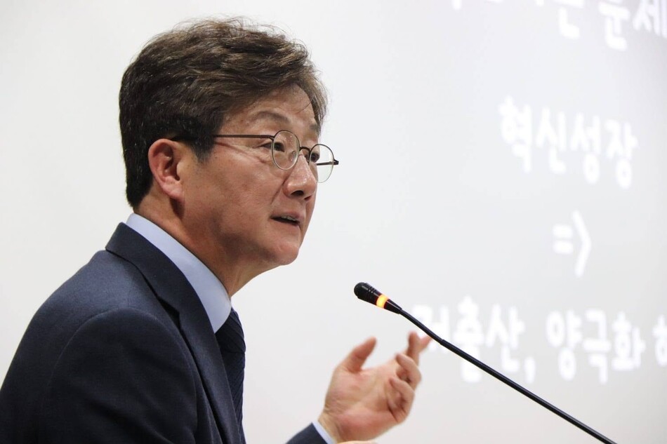 유승민 전 국민의힘 의원이 정부의 호남 반도체 투자 계획을 ‘제2 빅딜’로 규정하며 백지화를 촉구했다. 출처=유승민 전 의원 페이스북