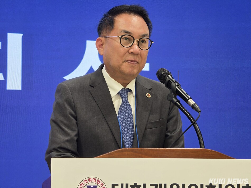박근태 대한개원의협의회 회장이 27일 대한개원의협의회 제39차 정기 평의원 총회에서 개회사를 낭독하고 있다. 이찬종 기자