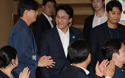 金 총리 “대통령 만들었다는 과잉 자신감 절제돼야”…누구 겨냥?