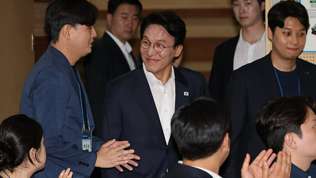 金 총리 “대통령 만들었다는 과잉 자신감 절제돼야”