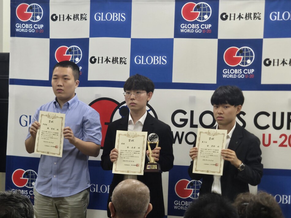한국 선수단이 1~3위를 싹쓸이했다. 왼쪽부터 권효진(준우승), 김승구(우승), 김승진(3위). 한국기원 제공