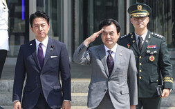 한일 국방장관 6번째 회담…블랙이글스·AI 협력까지 논의 [쿠키포토]