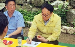 임하수 산림청 차장, 김천 호두재배임가 방문 [쿠키포토]