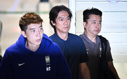 야유와 격려 뒤섞인 새벽…무거운 귀국길 오른 홍명보호 [쿠키포토]
