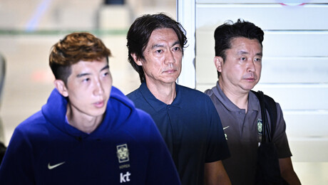 야유와 격려 뒤섞인 새벽…무거운 귀국길 오른 홍명보호 [쿠키포토]