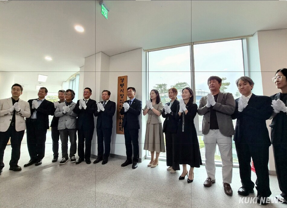 김중남 강릉시장 당선인이 7월 1일 오전 10시 주문진실내체육관에서 민선9기 강릉시장 취임식을 갖고, 본격적인 민선 9기 시정 운영에 들어간다. 인수위 현판식 모습. 인수위 제공