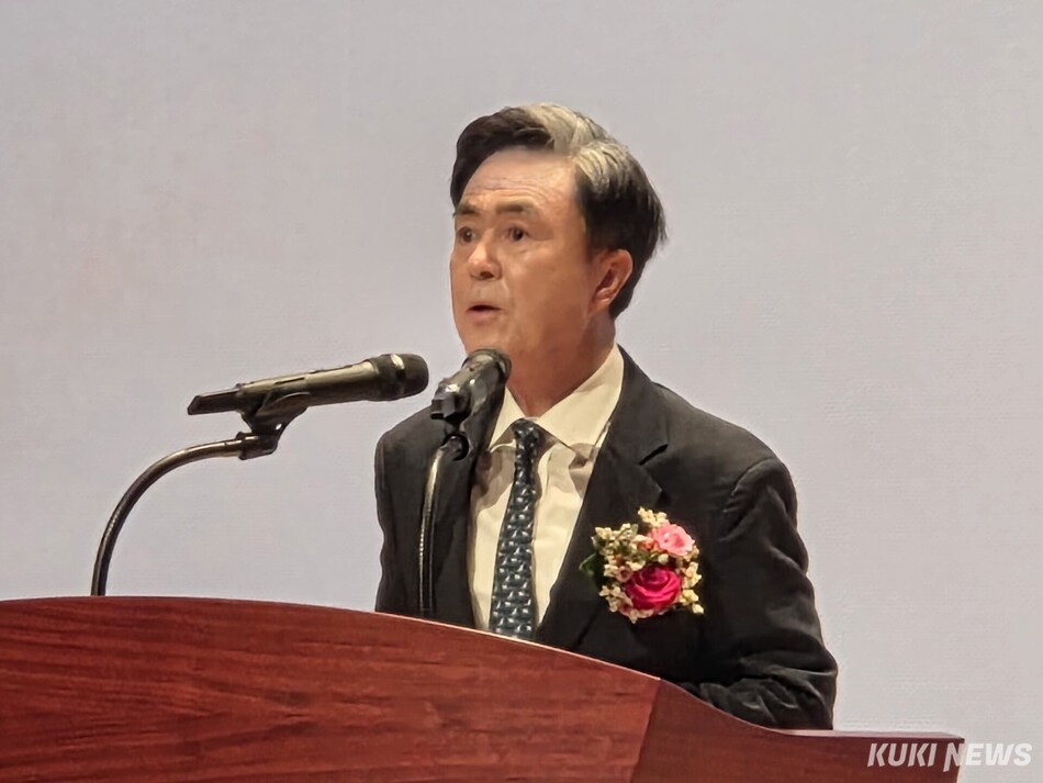 민선 8기 4년간 도정을 이끌어 온 김태흠 충남지사가 30일 도청 문예회관에서 열린 퇴임식에서 퇴임사를 하고 있다. 사진=홍석원 기자