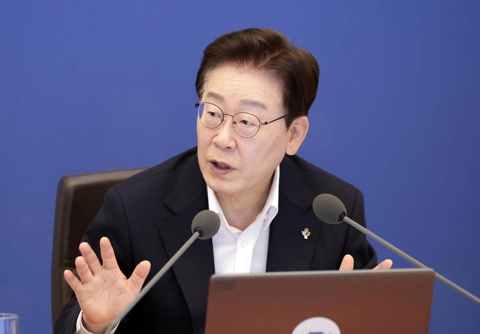 이재명 대통령이 30일 청와대에서 열린 국무회의 겸 비상경제점검회의에서 발언하고 있다. 연합뉴스