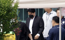 ‘음주 뺑소니’ 김호중 가석방 출소…2년1개월 만 사회 복귀