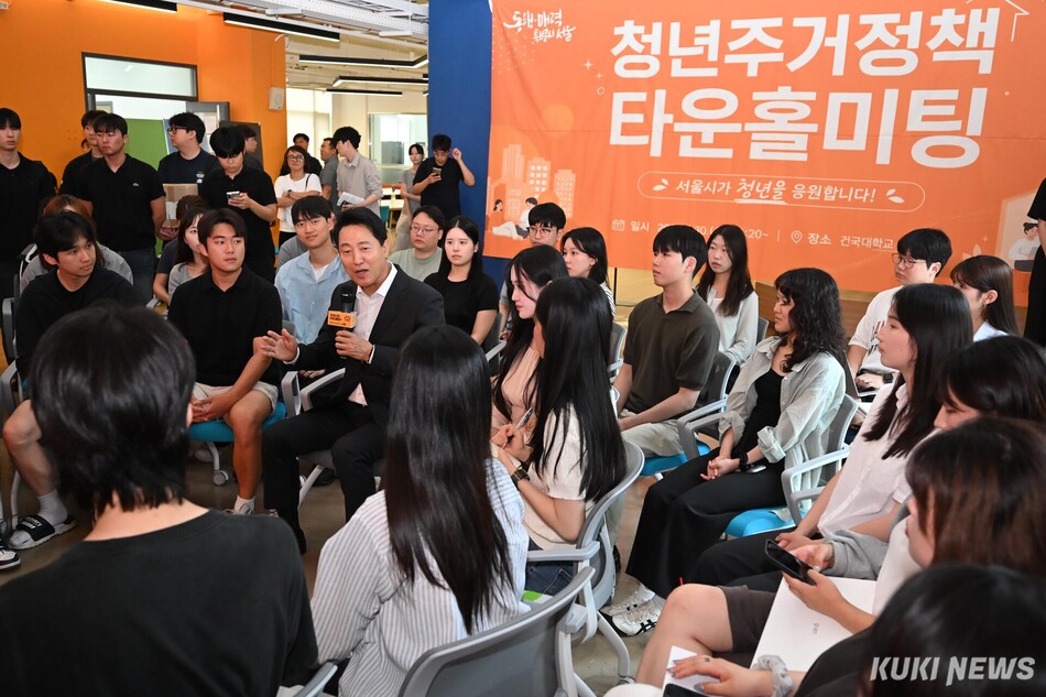 오세훈 서울시장이 30일 서울 광진구 건국대학교에서 진행한 ‘청년주거 안정 정책 타운홀미팅’에서 발언하고 있다.