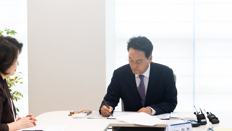 안민석 경기교육감, 취임 첫 공식 결재 ‘폰 프리 스쿨 추진계획’ 서명