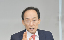 1년 넘은 ‘시정 공백’ 깬 추경호…취임 첫날 상징성 대신 ‘도시락 격무’ 택했다