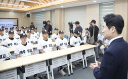 김대중 교육감 “배재고 응원 논란, 민주주의 교육 강화 계기로”