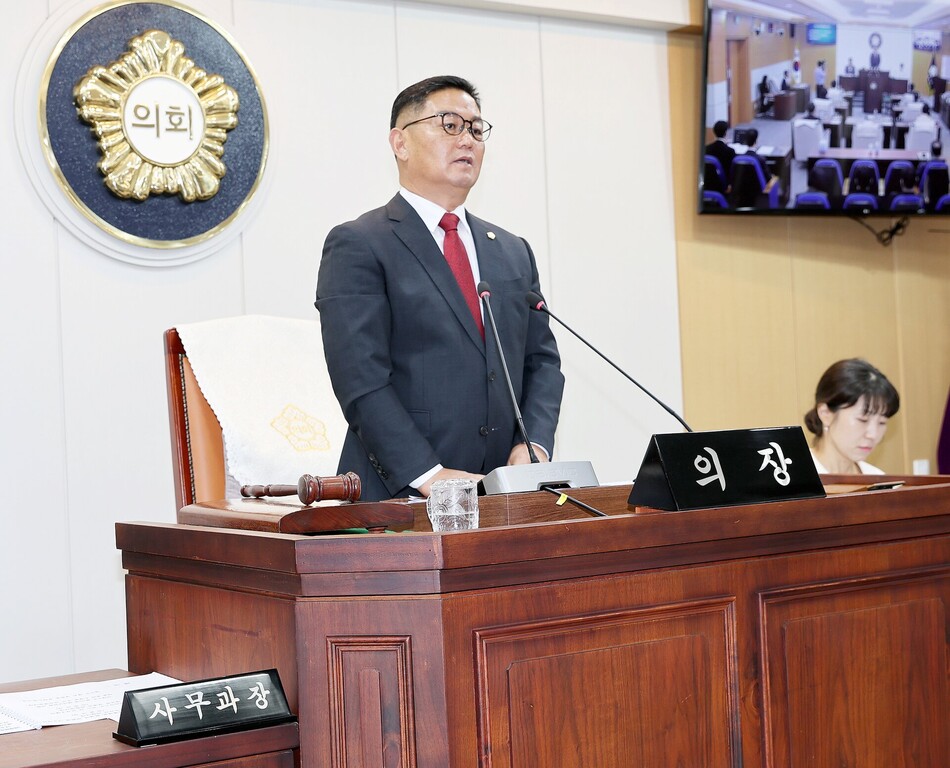 1일 제10대 태안군의회의 새 의장인 김영인 의원이 개원을 선포했다. 태안군의회