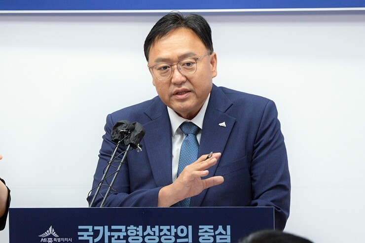 2일 세종시청 정음실에서 취임 첫 기자회견을 열고 질의에 답하는 조상호 세종시장. 세종시
