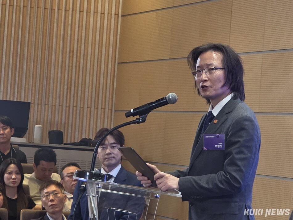 주병기 공정거래위원장이 2일 서울 중구 SKT타워에서 열린 ‘SK-1‧2‧3차 협력사 간 상생 협약’에 대해 축사를 하고 있다. 정우진 기자