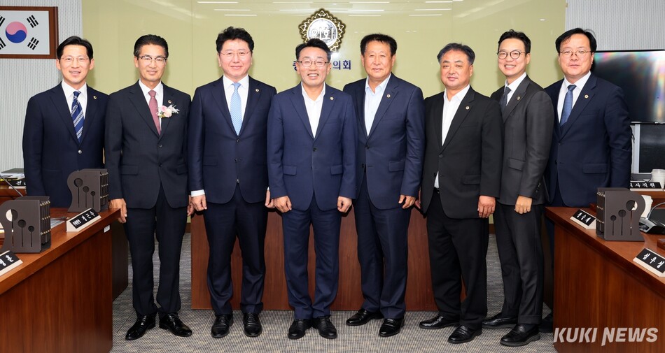 충남도의회 건설소방위원회가 2일 제13대 전반기 원구성을 마무리하고, 도민의 안전한 생활환경 조성과 지역 균형발전을 위한 의정활동에 돌입했다.