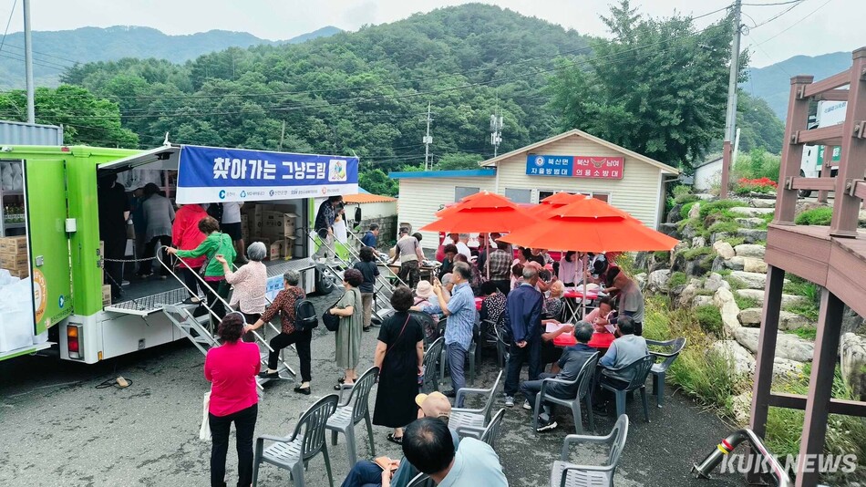 2일 춘천시 북산면 지역에서 진행된 ‘찾아가는 그냥드림‘ 사업. (사진=춘천시)