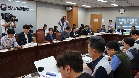 “생존의 최저선” vs “감당 불가 한계선”… 평행선 달리는 최저임금 협상